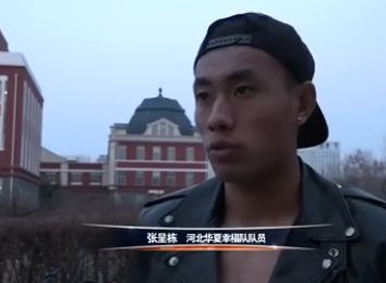 曾被网友称为“反派里最帅的男人”的公磊，长于演绎人性的复杂和挣扎；许君聪、王宁的表演有着幽默的基底，却同样不失生活的厚度；黄尧无论天真年少，还是骨子里的坚韧深沉，都能诠释得恰到好处；曾出演《我不是药神》的黄金配角巩金国，也正式加入“奇迹小队”